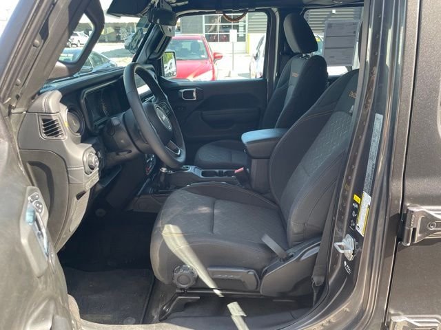 Used 2025 Granite Crystal Clearcoat Metallic Jeep Mojave image 12