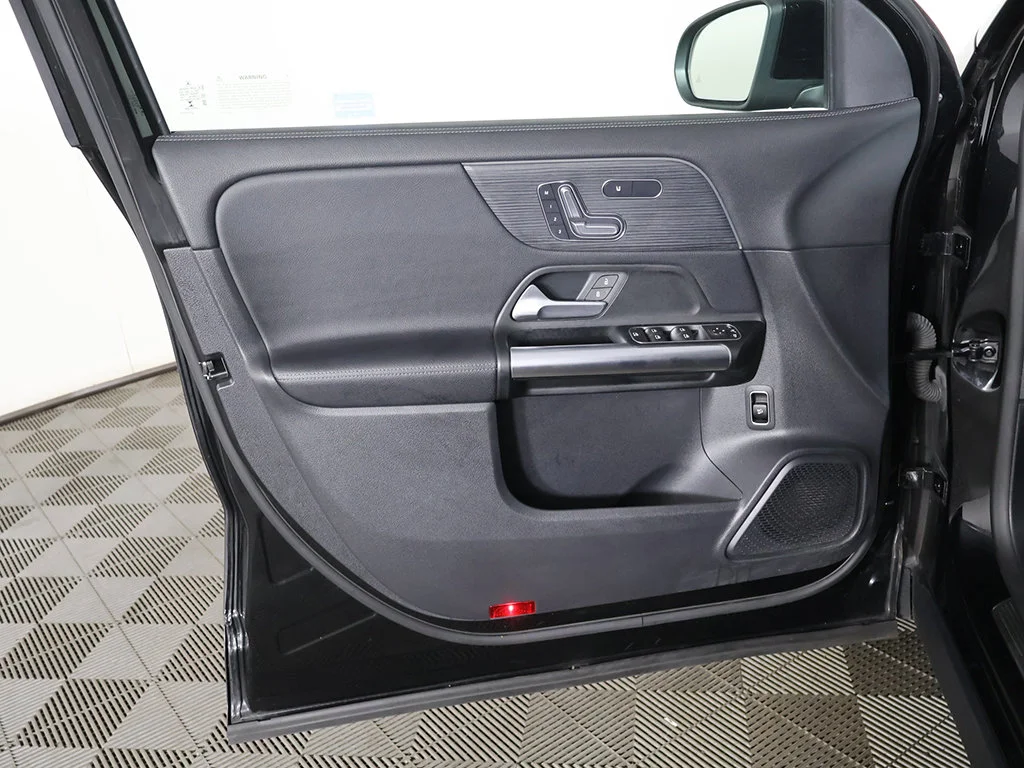 Used 2023 Black Mercedes-Benz GLA 250 image 21