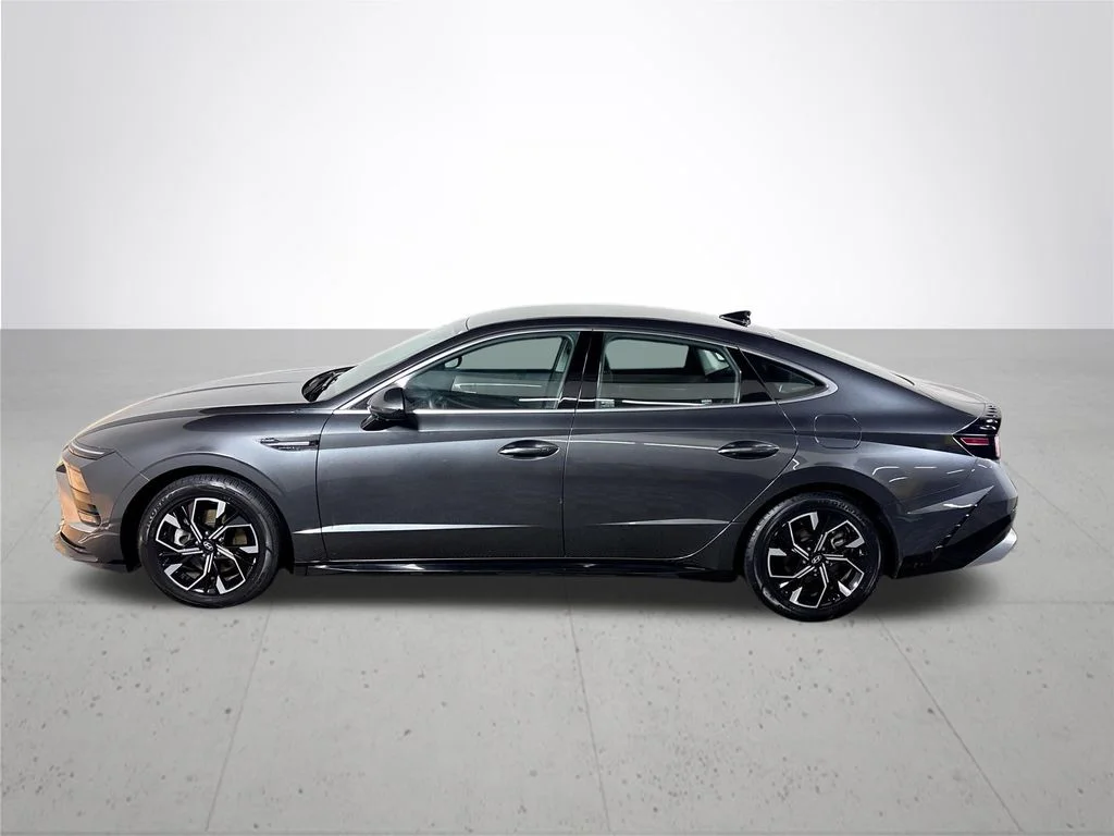 Used 2024 Gray Hyundai SEL image 9
