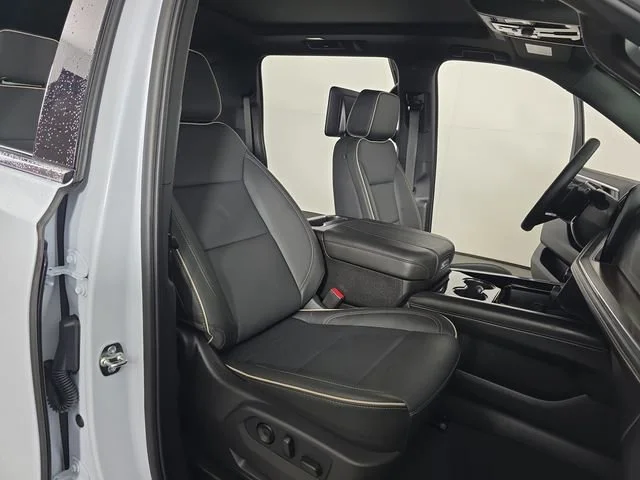 Used 2026 Polar White Tricoat Chevrolet Premier image 24