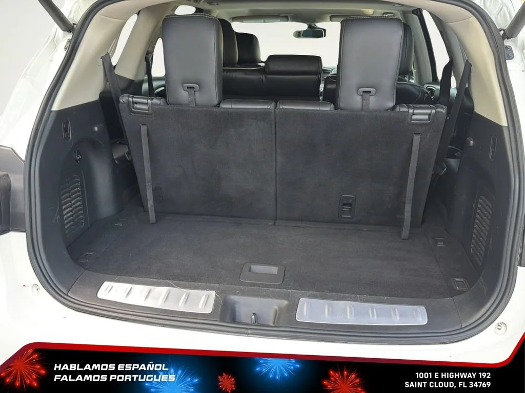 Used 2020 White INFINITI LUXE image 32