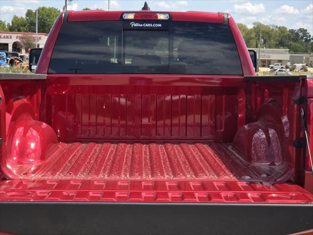 New 2027 Molten Red Pearl-Coat Exterior Paint RAM Big Horn/Lone Star image 6