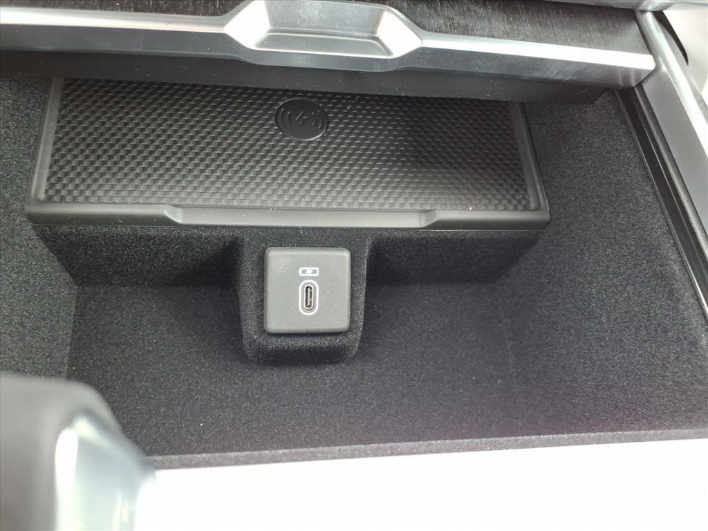 New 2026 Santorini Black Land Rover SE image 18