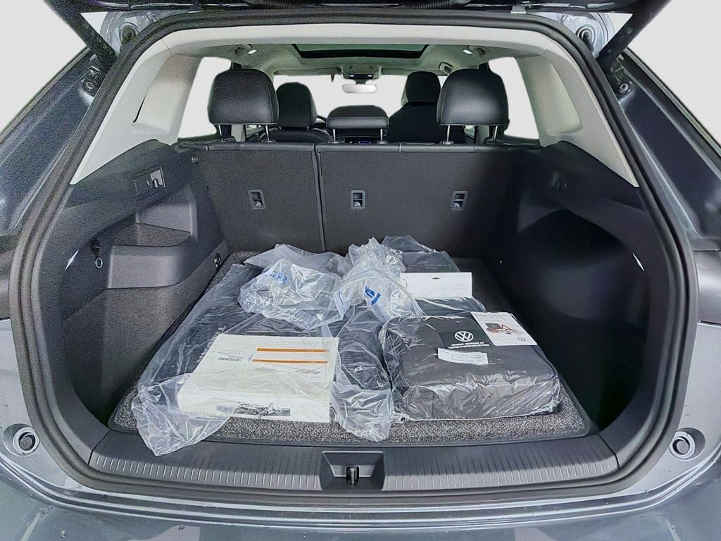 New 2026 Platinum Gray Metallic Volkswagen 2.0T SE 4MOTION image 28