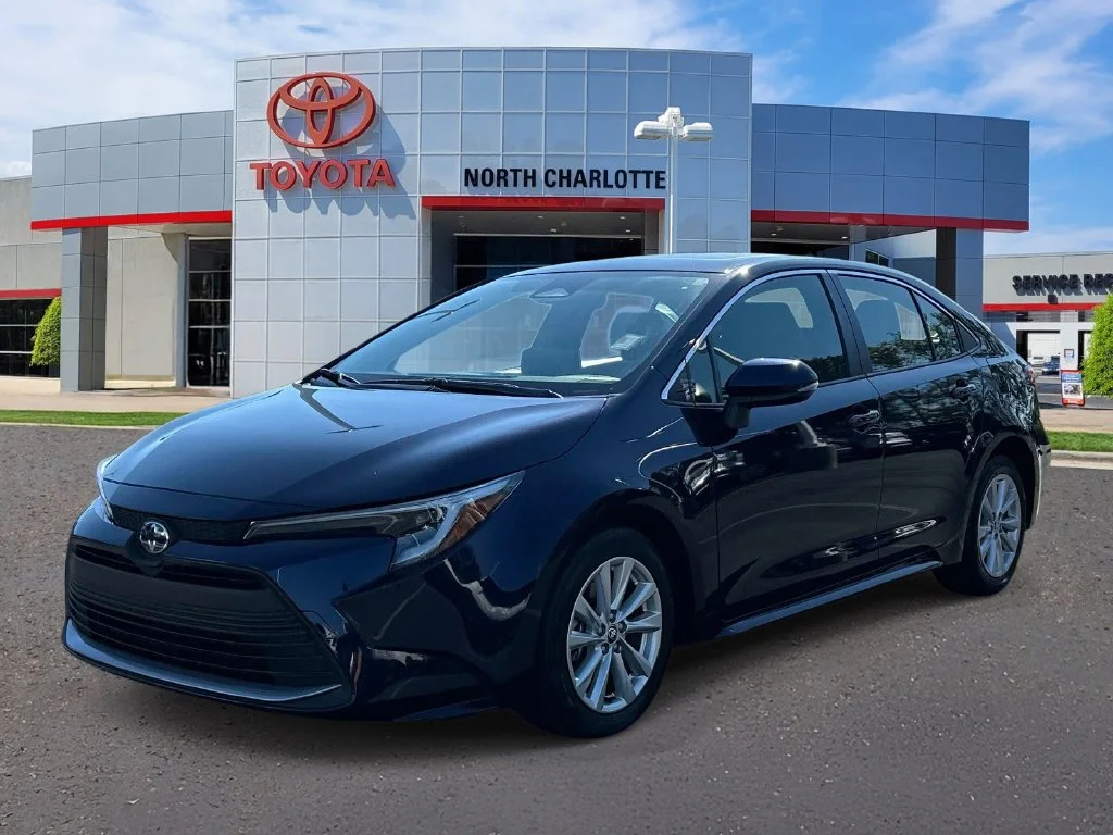 Certified Used 2025  Toyota XLE image 5