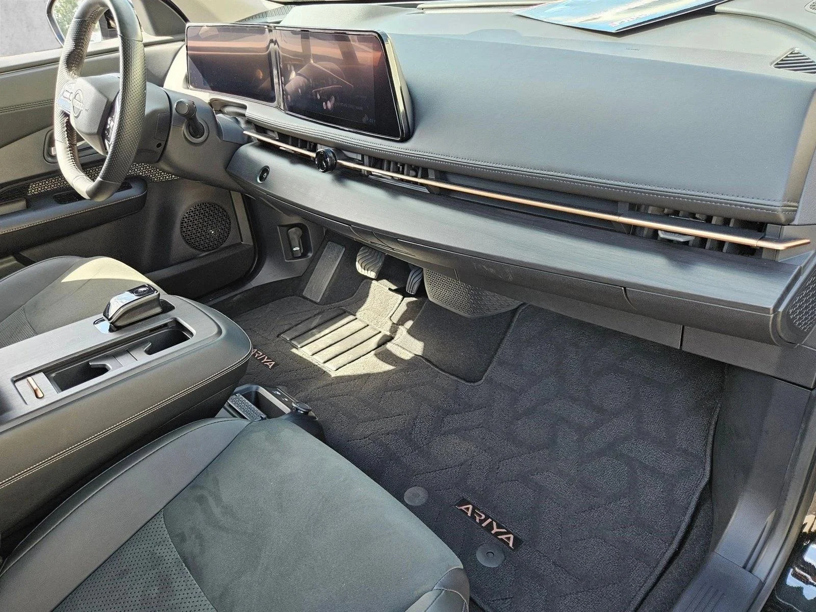 Used 2024 Black Diamond Pearl Nissan ENGAGE image 19