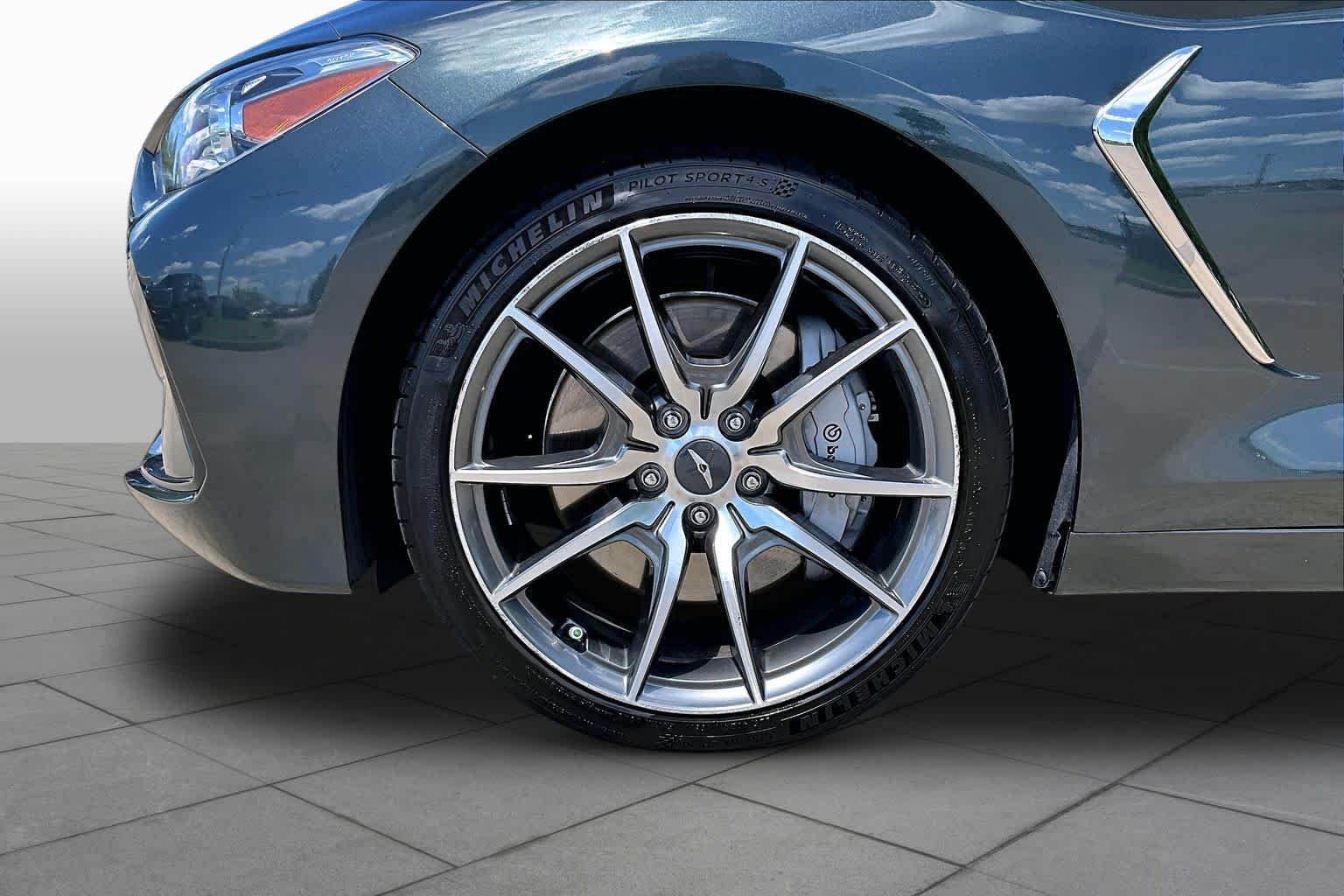 Used 2019 Black Forest Green Genesis 3.3T Design image 11