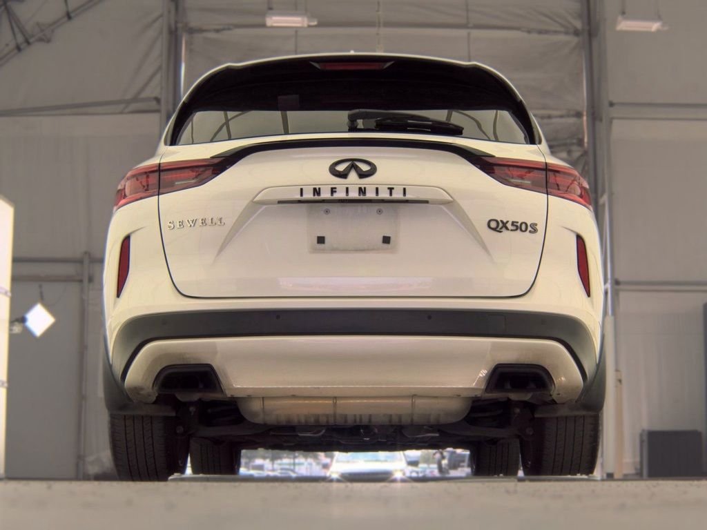 Used 2023 White INFINITI SPORT image 6