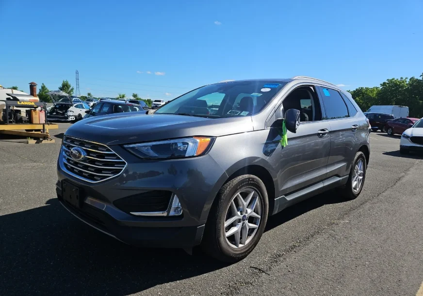 Used 2022 Gray Ford SEL image 2