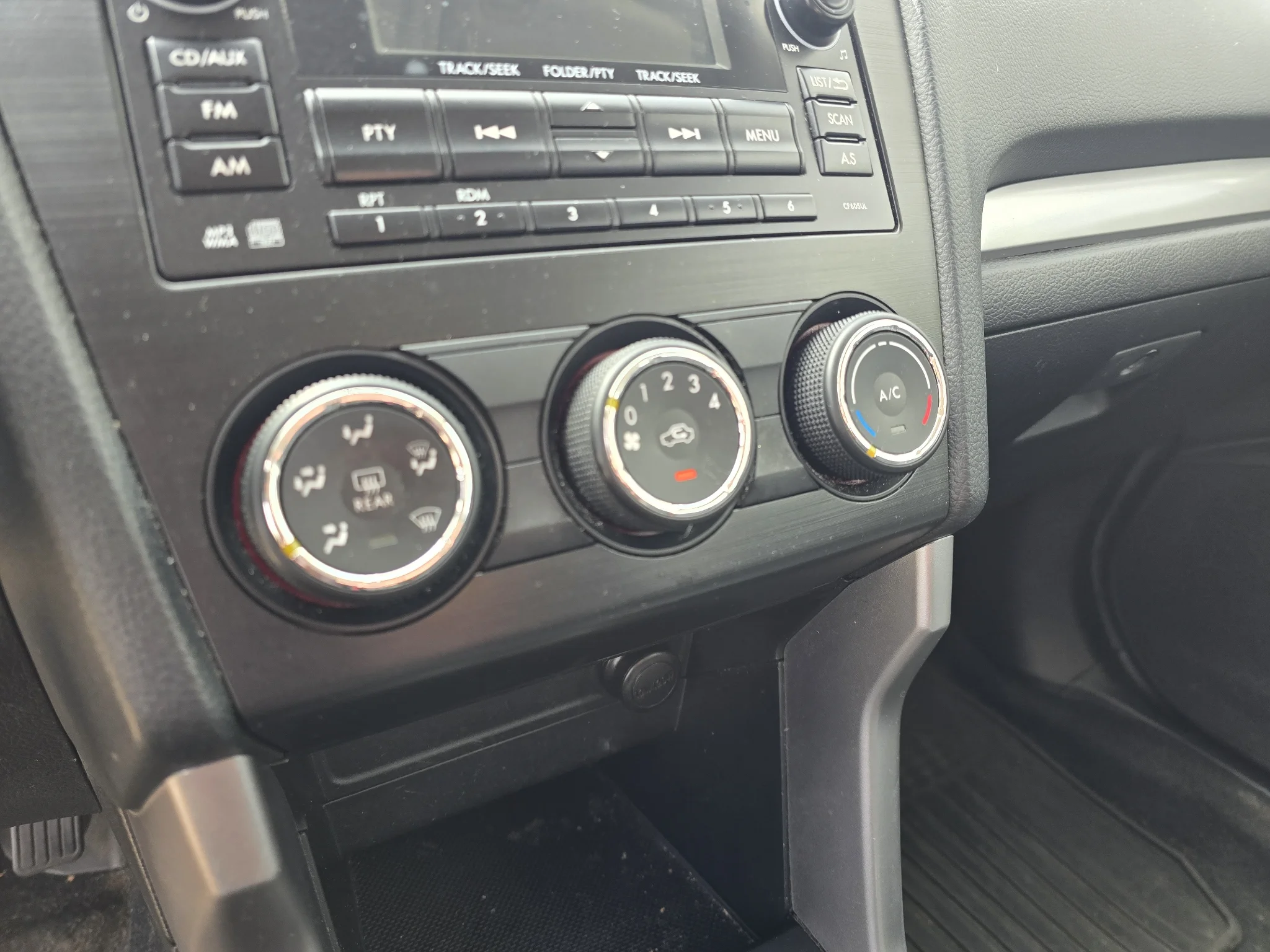 Used 2014 Burnished Bronze Metallic Subaru 2.5i image 22