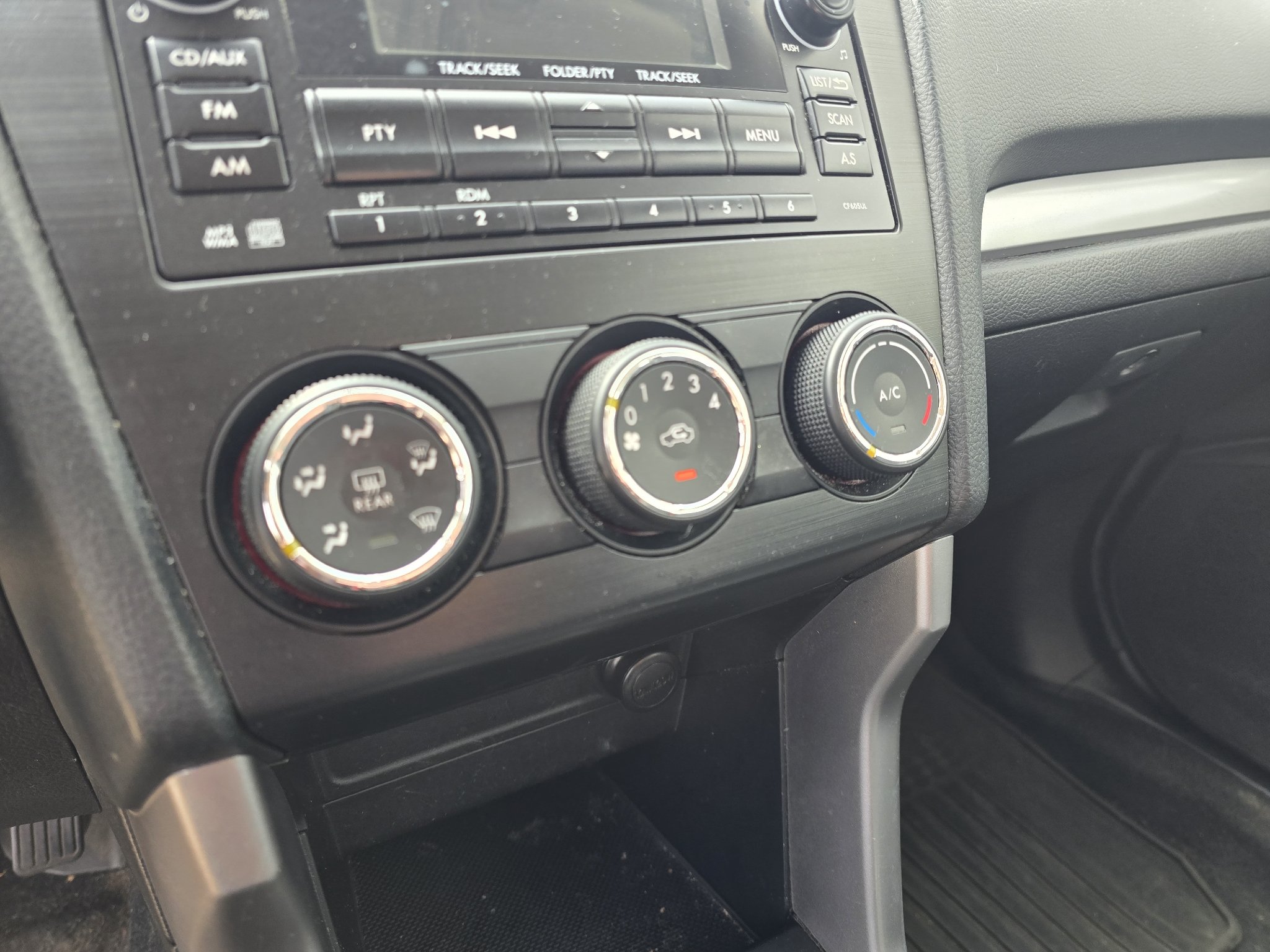 Used 2014 Burnished Bronze Metallic Subaru 2.5i image 21