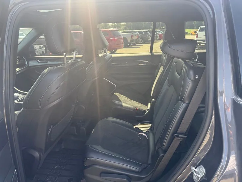 Used 2022 Gray Jeep Altitude image 6
