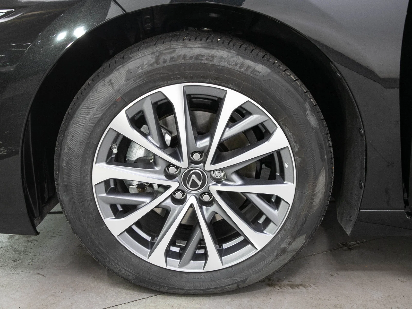 Used 2025 Black Lexus ES 300h F Sport Handling image 29