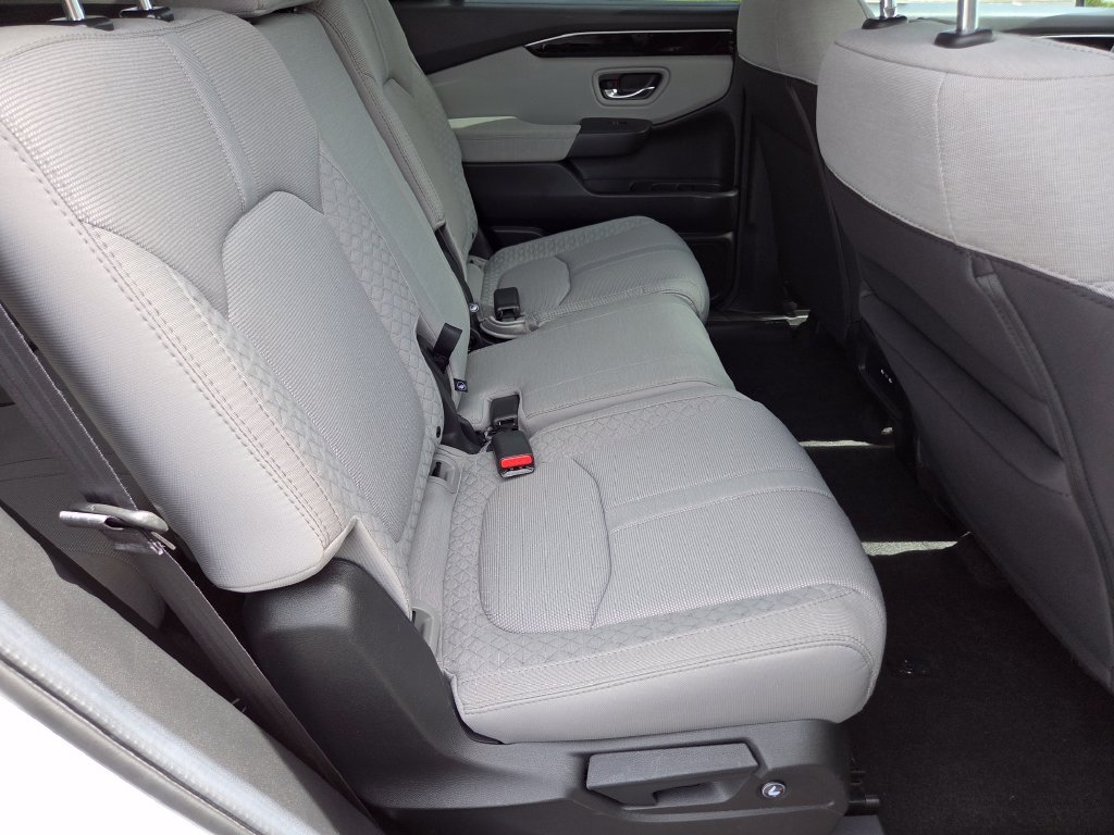2024 Honda Pilot LX - Photo 25