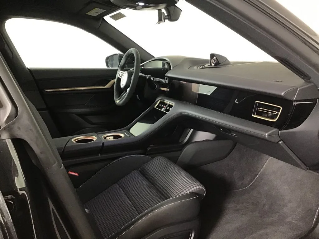 2025 Porsche Taycan S - Photo 19