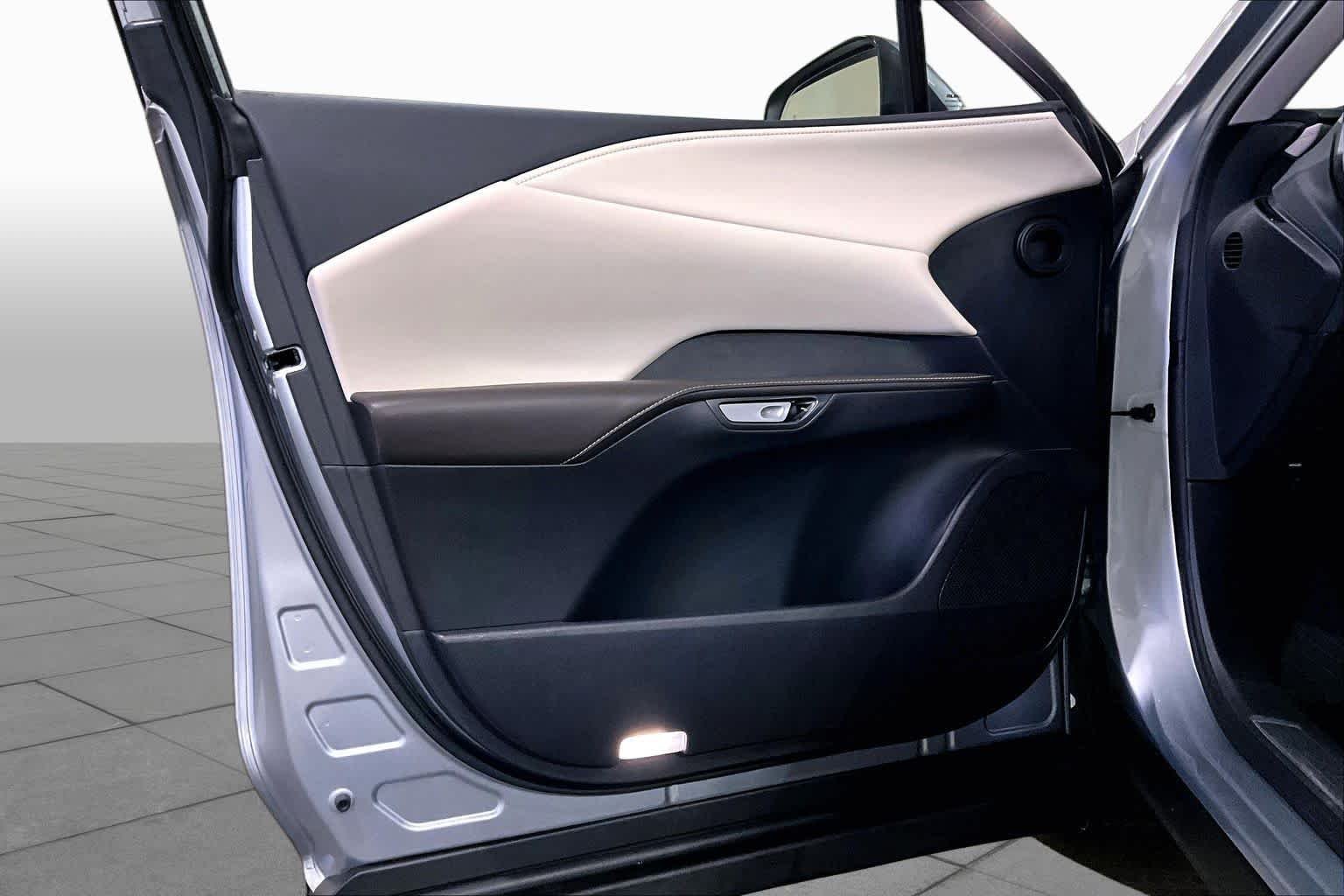Used 2024 Iridium Lexus Premium image 35
