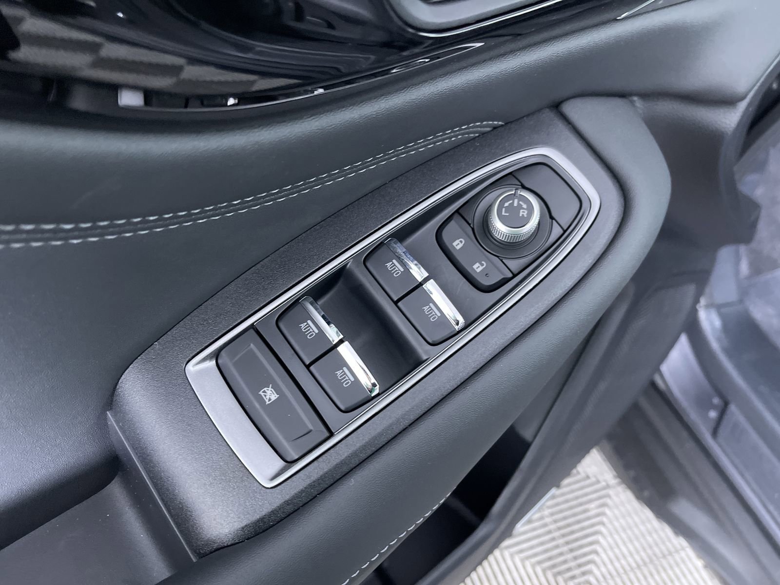 2025 Subaru Outback Limited - Photo 13