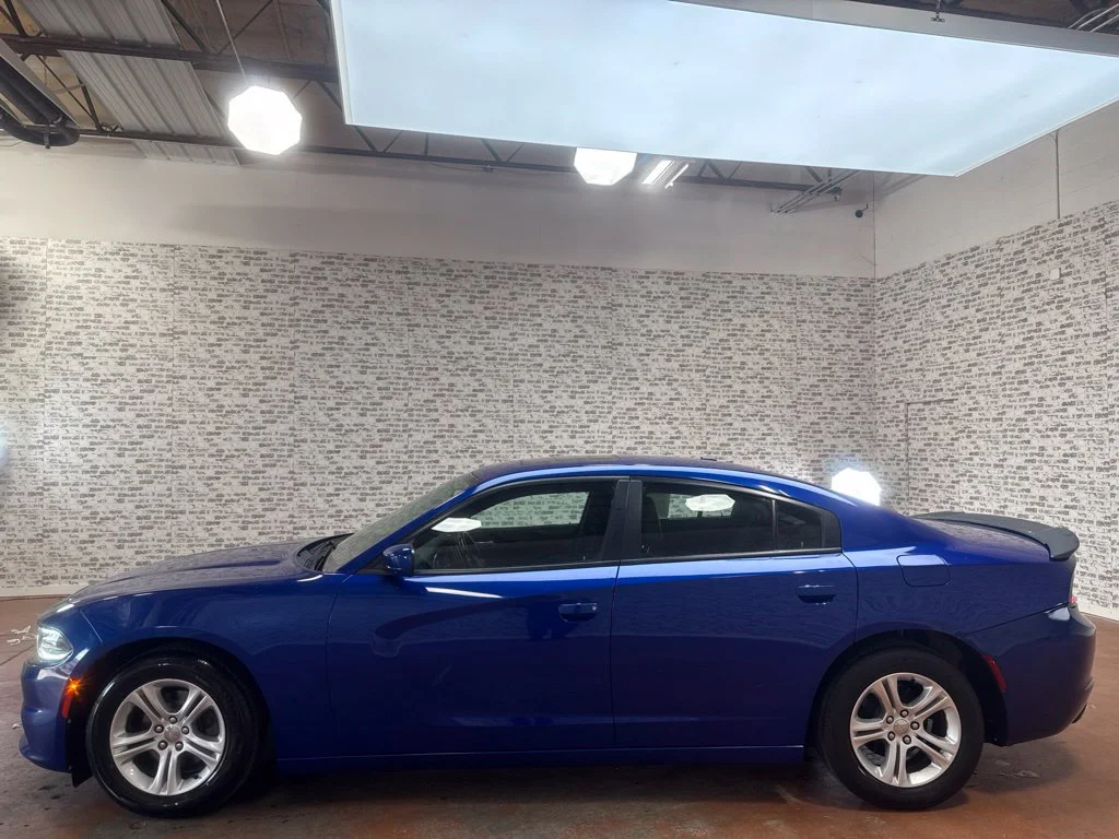 Used 2019 Indigo Blue Dodge SXT image 4
