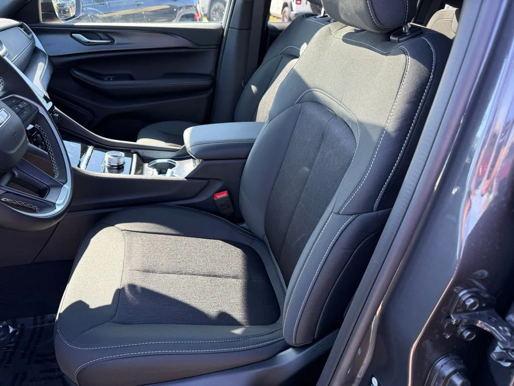 New 2026 Baltic Gray Metallic Clear-Coat Exterior Paint Jeep Laredo image 15