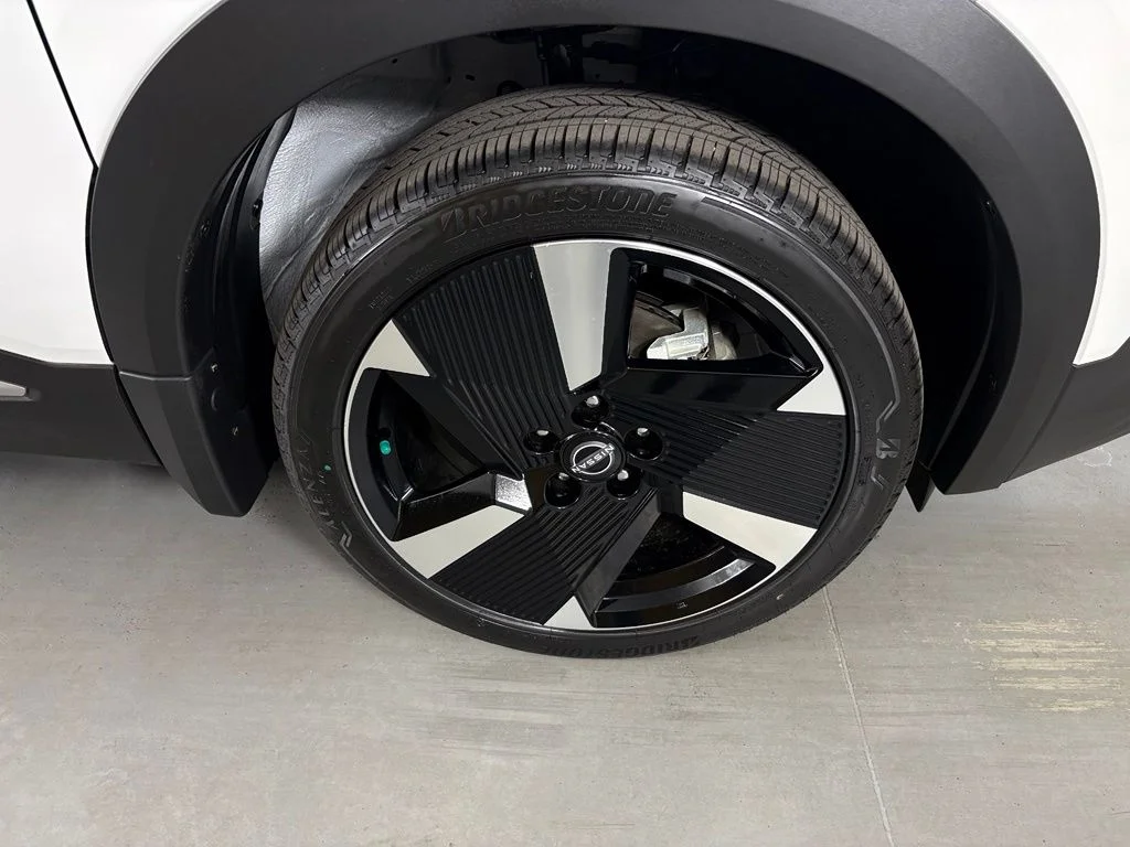 New 2026 Aspen White TriCoat / Super Black Two-tone Nissan SR image 10