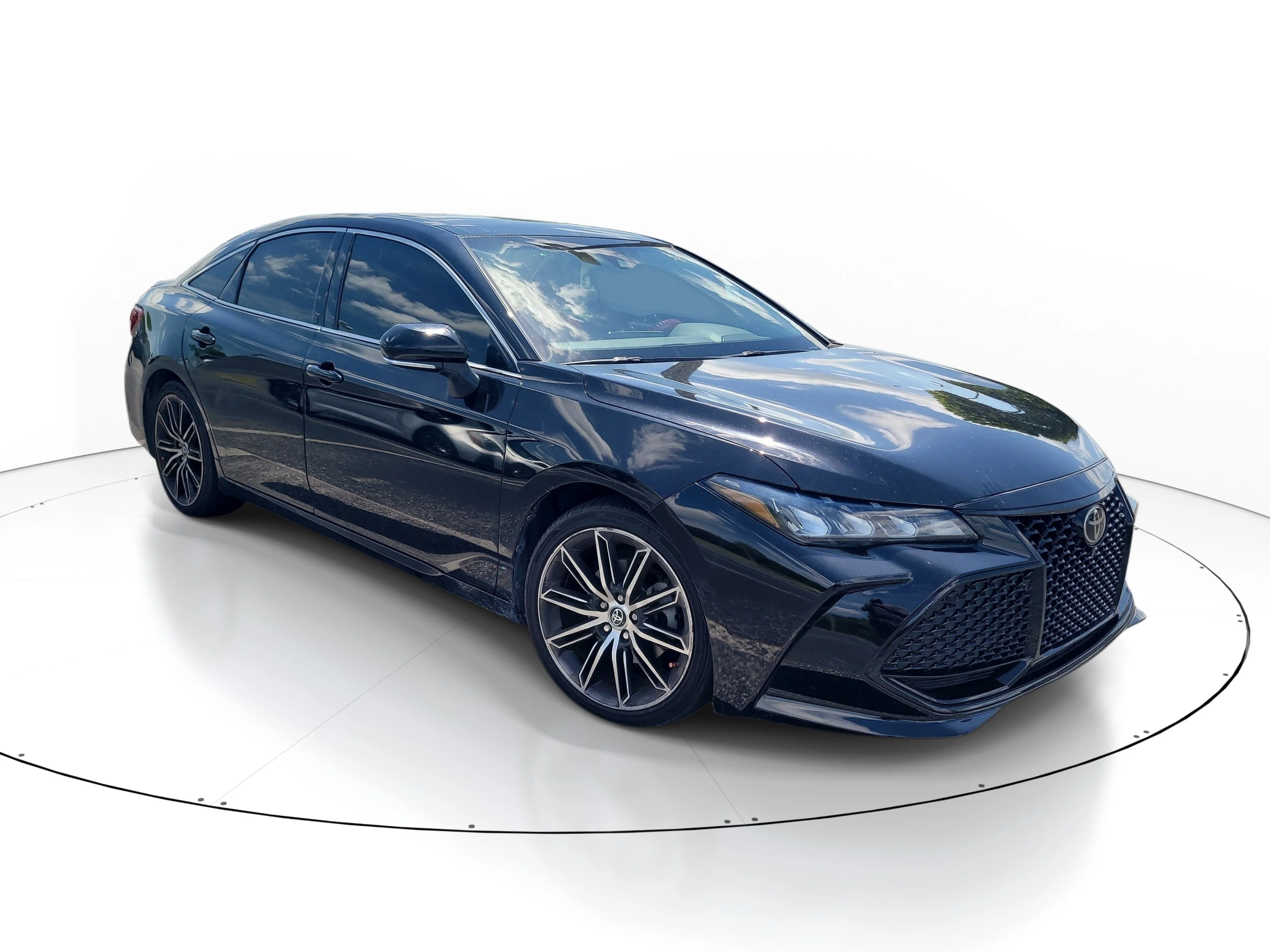Used 2019 Midnight Black Metallic Toyota XLE image 1