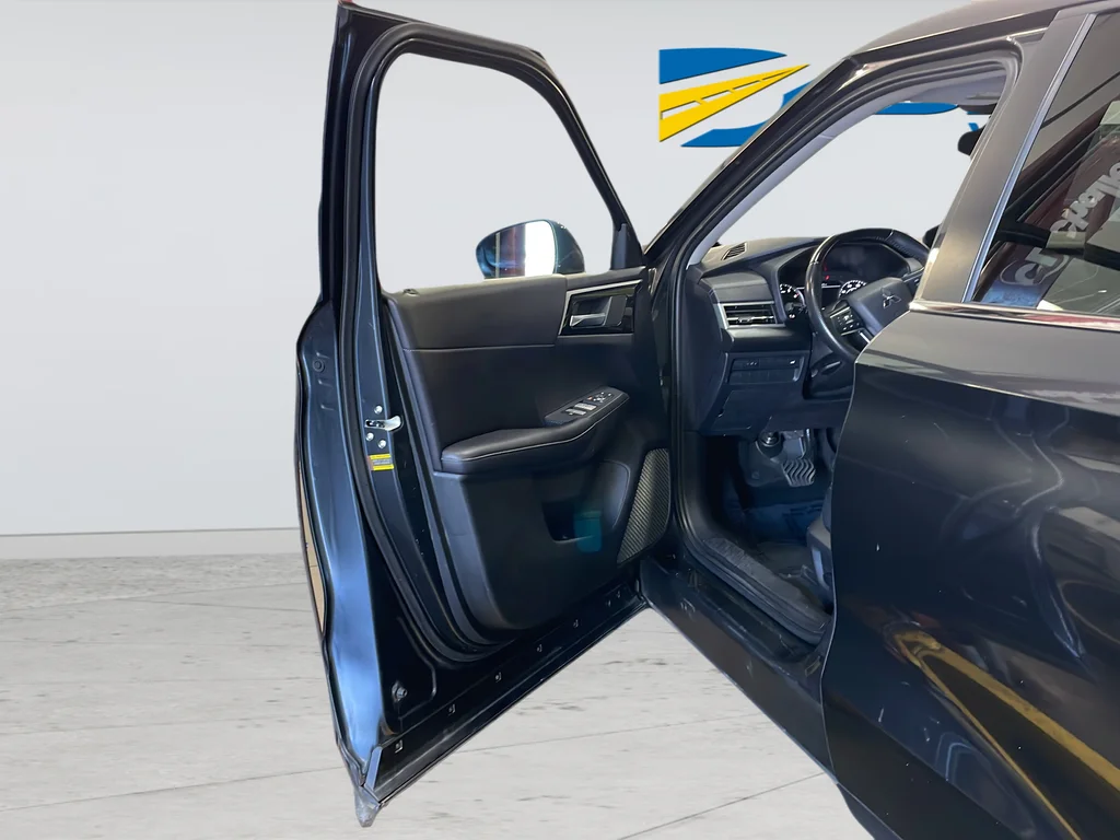 Used 2024 Gray Mitsubishi SE image 34