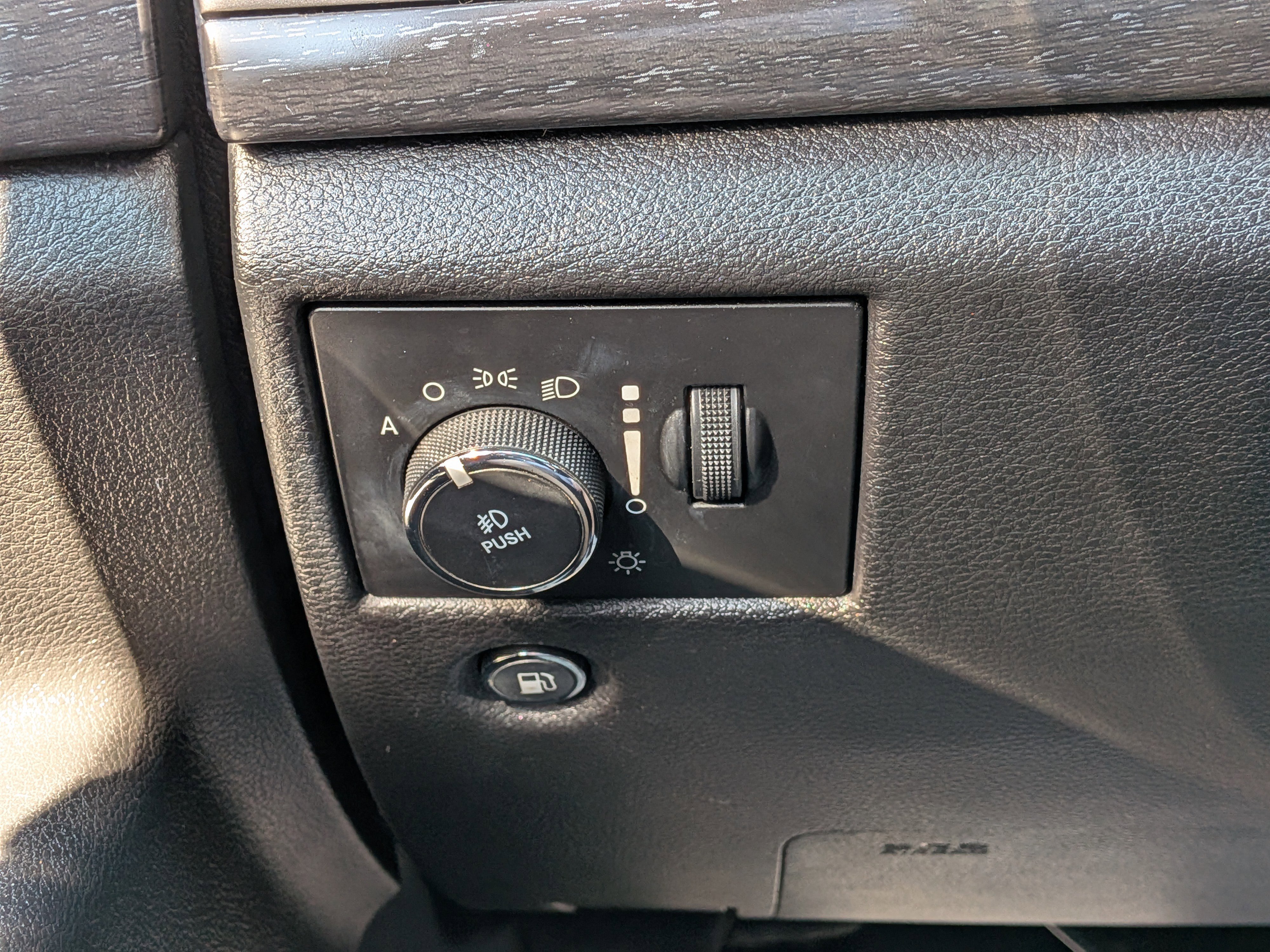 Used 2018 Bright White Clearcoat Jeep Altitude image 26