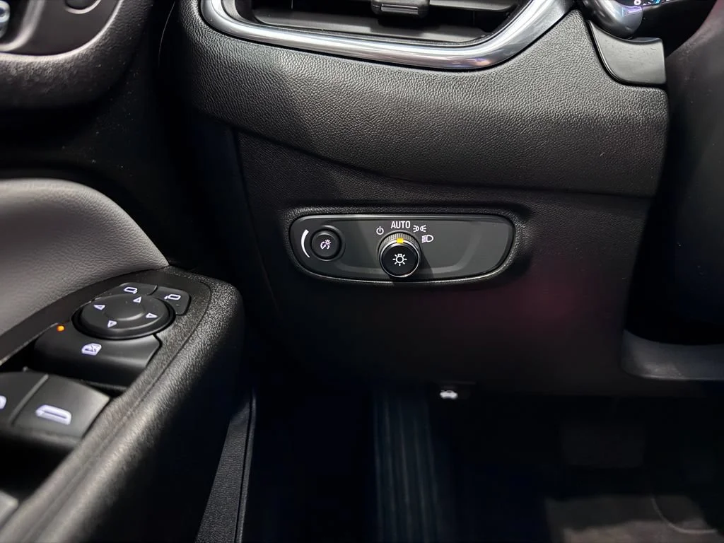 2022 Chevrolet Equinox LS - Photo 23