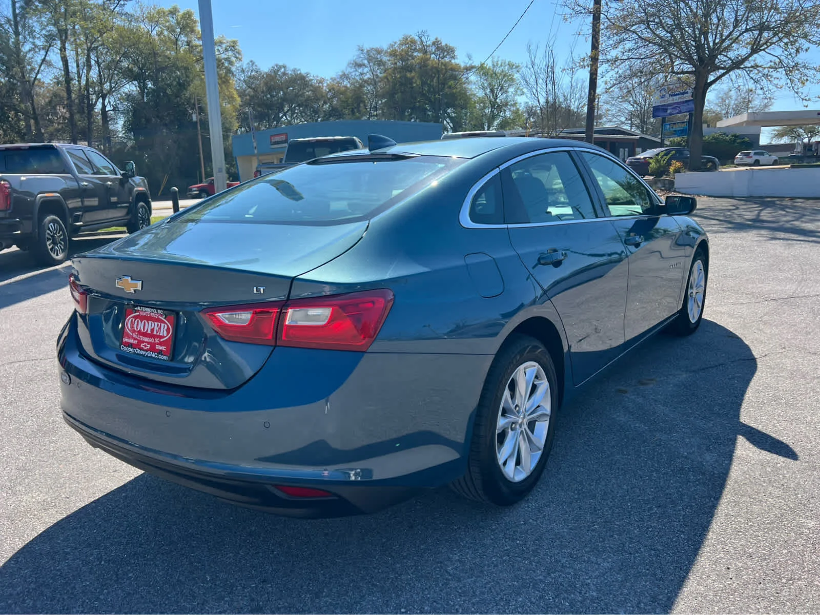 Used 2025 Lakeshore Blue Metallic Chevrolet 1LT image 3