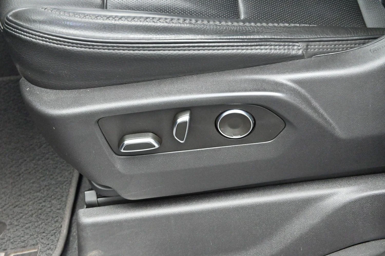 Used 2024 Onyx Black GMC Denali image 14