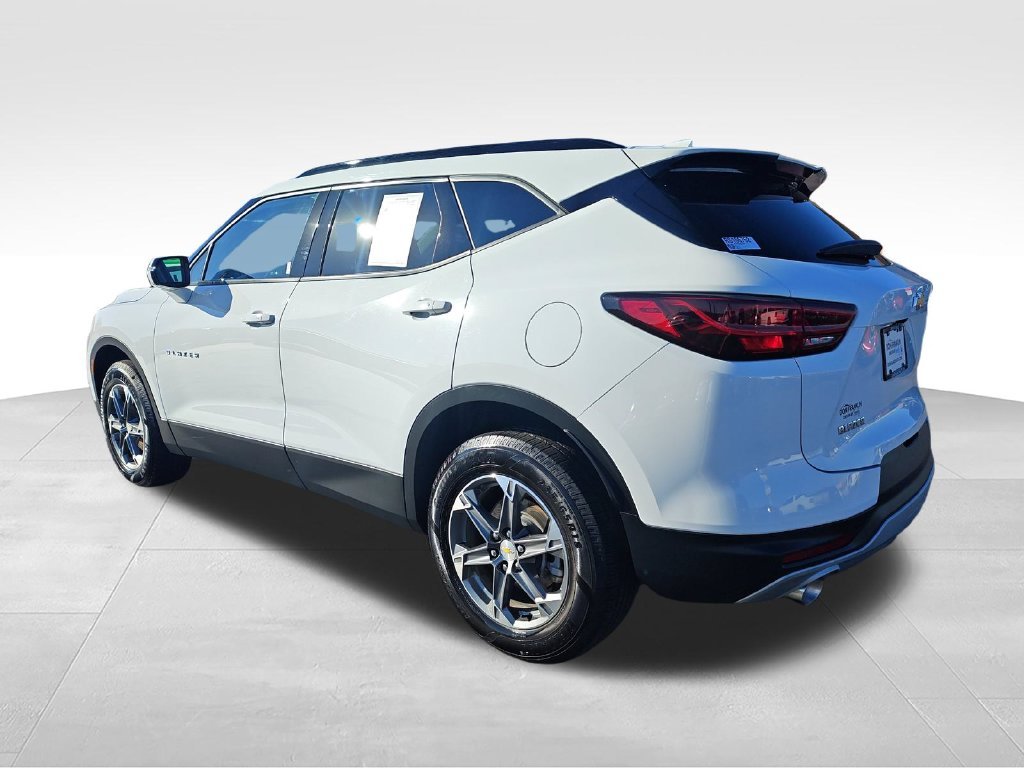 Used 2024 White Chevrolet LT image 3