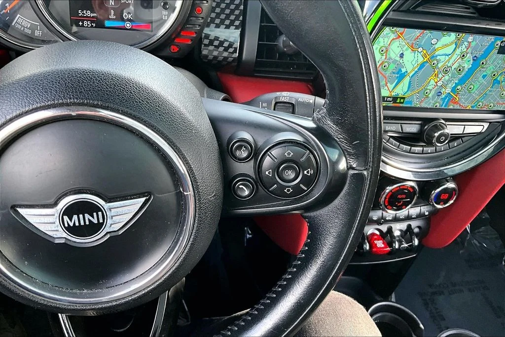Used 2016 Red MINI Base image 11