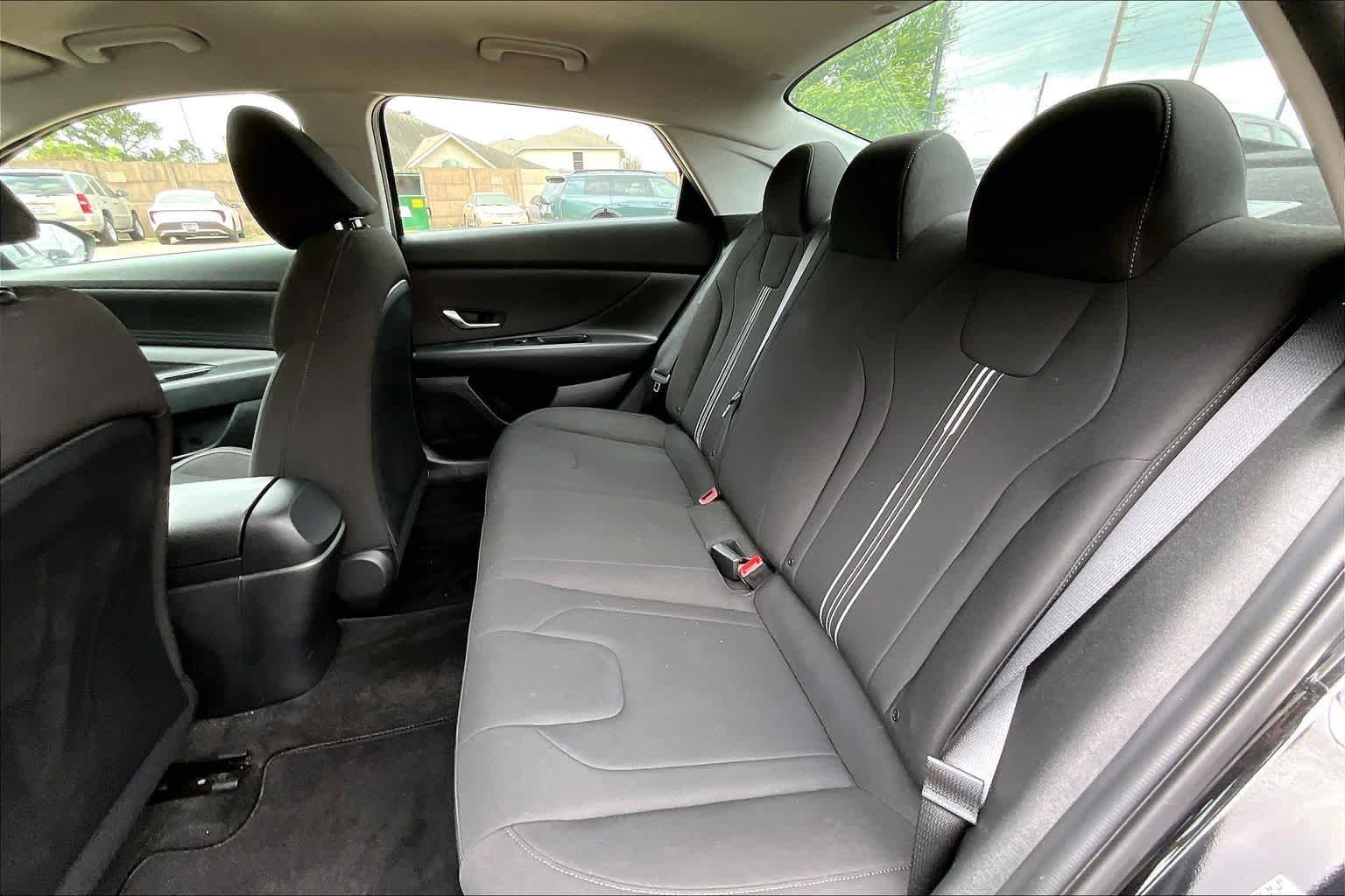 Used 2023 Phantom Black Hyundai SEL image 18