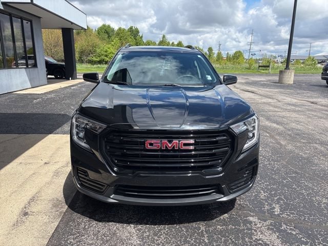 Used 2024 Ebony Twilight Metallic GMC SLE image 7