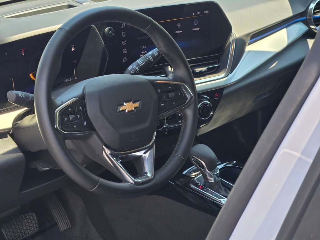2025 Chevrolet Trax LT - Photo 22