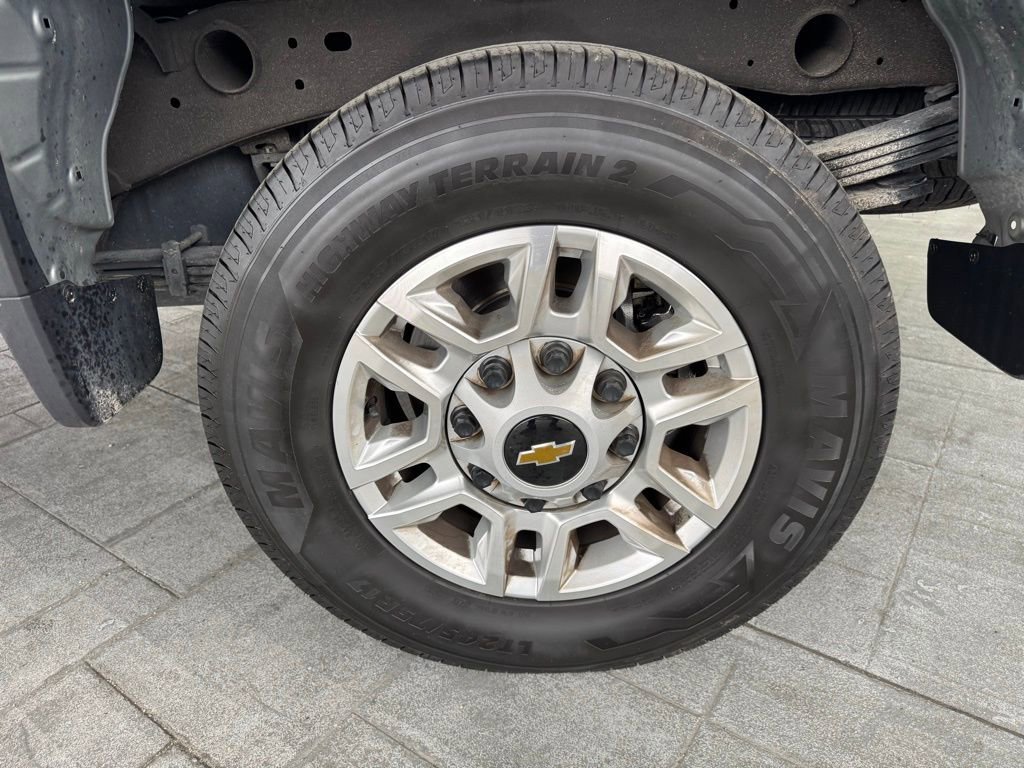 Used 2025 Sterling Gray Metallic Chevrolet LT image 4