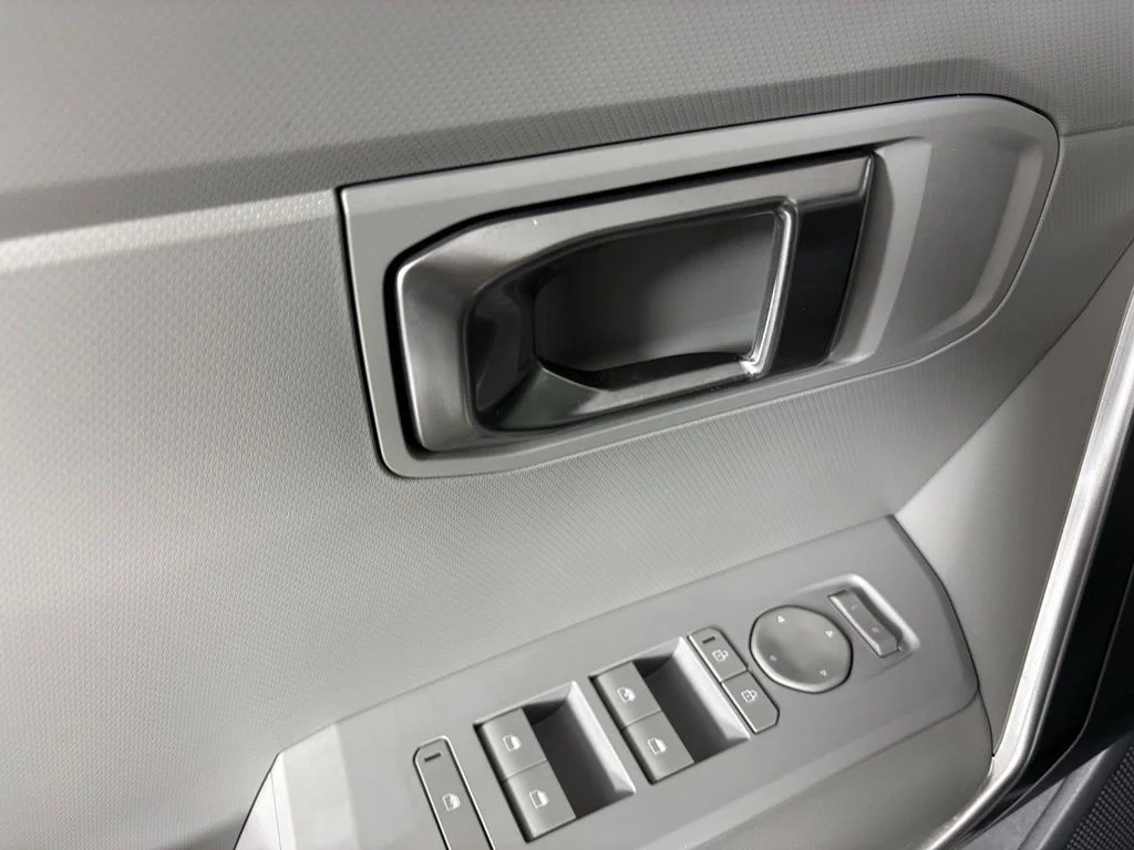 New 2027 Pale Gray Kia S image 20