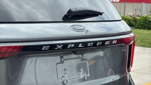 New 2026 Carbonized Gray Metallic Ford Active image 11