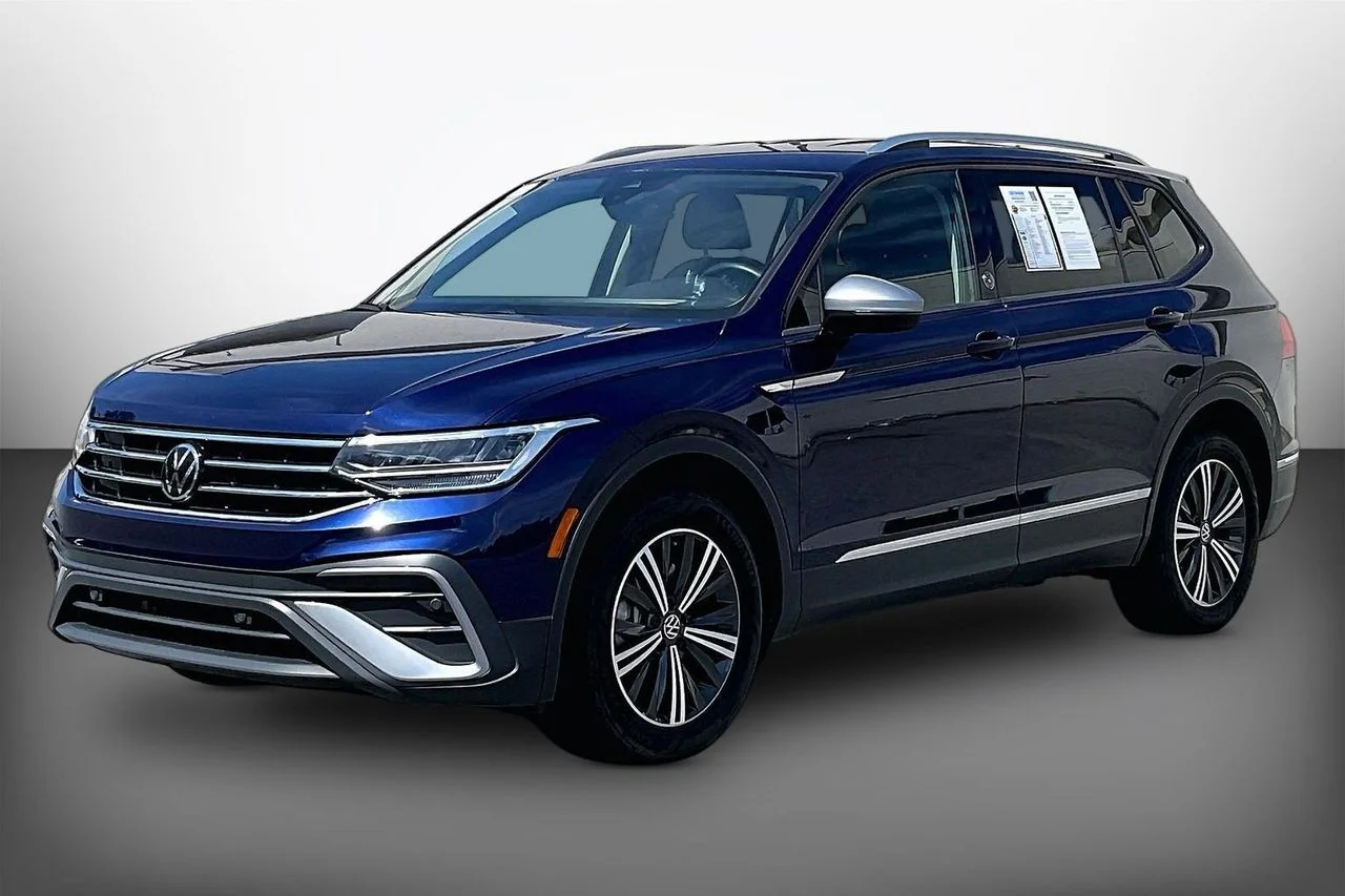 Used 2024  Volkswagen 2.0T Wolfsburg Edition image 4
