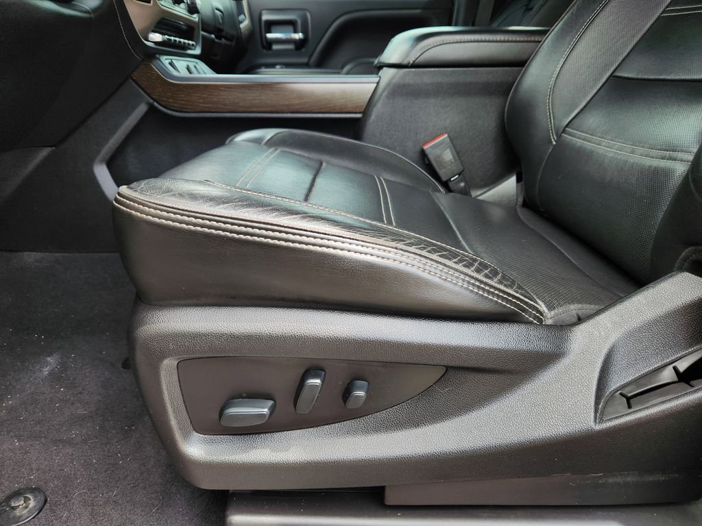 Used 2018 Silver GMC Denali image 10
