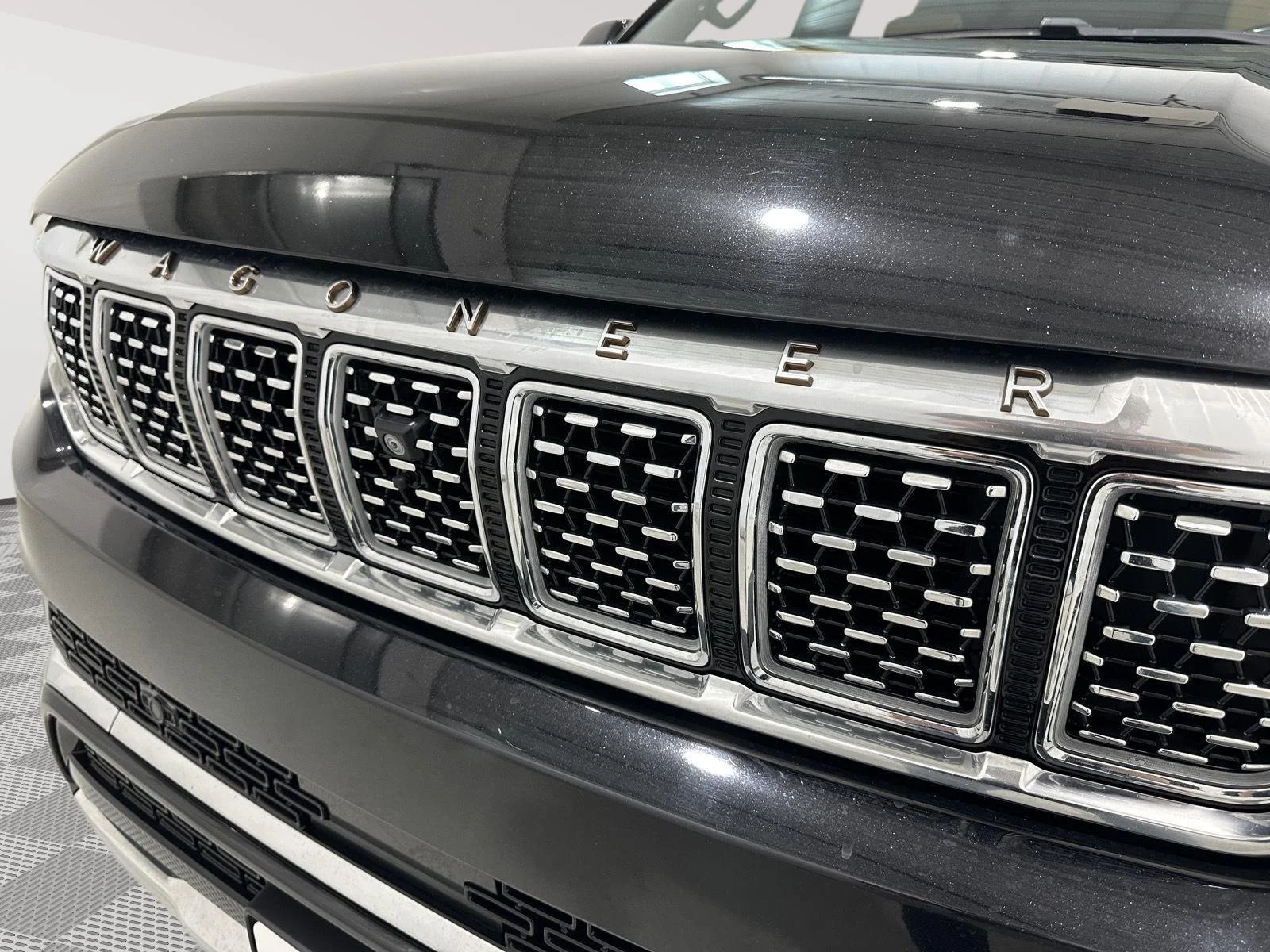 Used 2022 Diamond Black Crystal Pearl Jeep Series III image 30