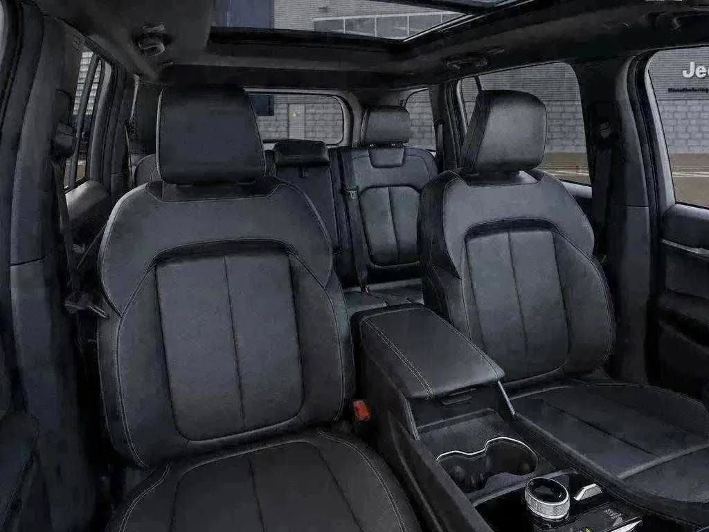 New 2026 Baltic Gray Metallic Clear-Coat Exterior Paint Jeep Limited image 30