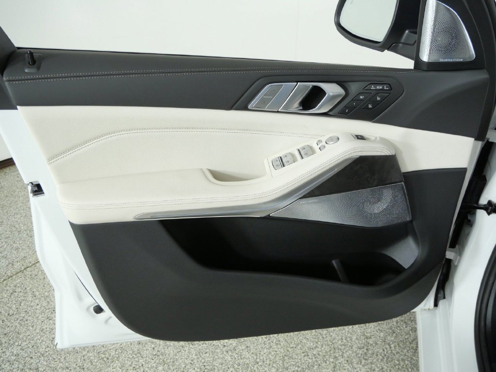 Used 2027 Mineral White Metallic BMW xDrive40i image 38