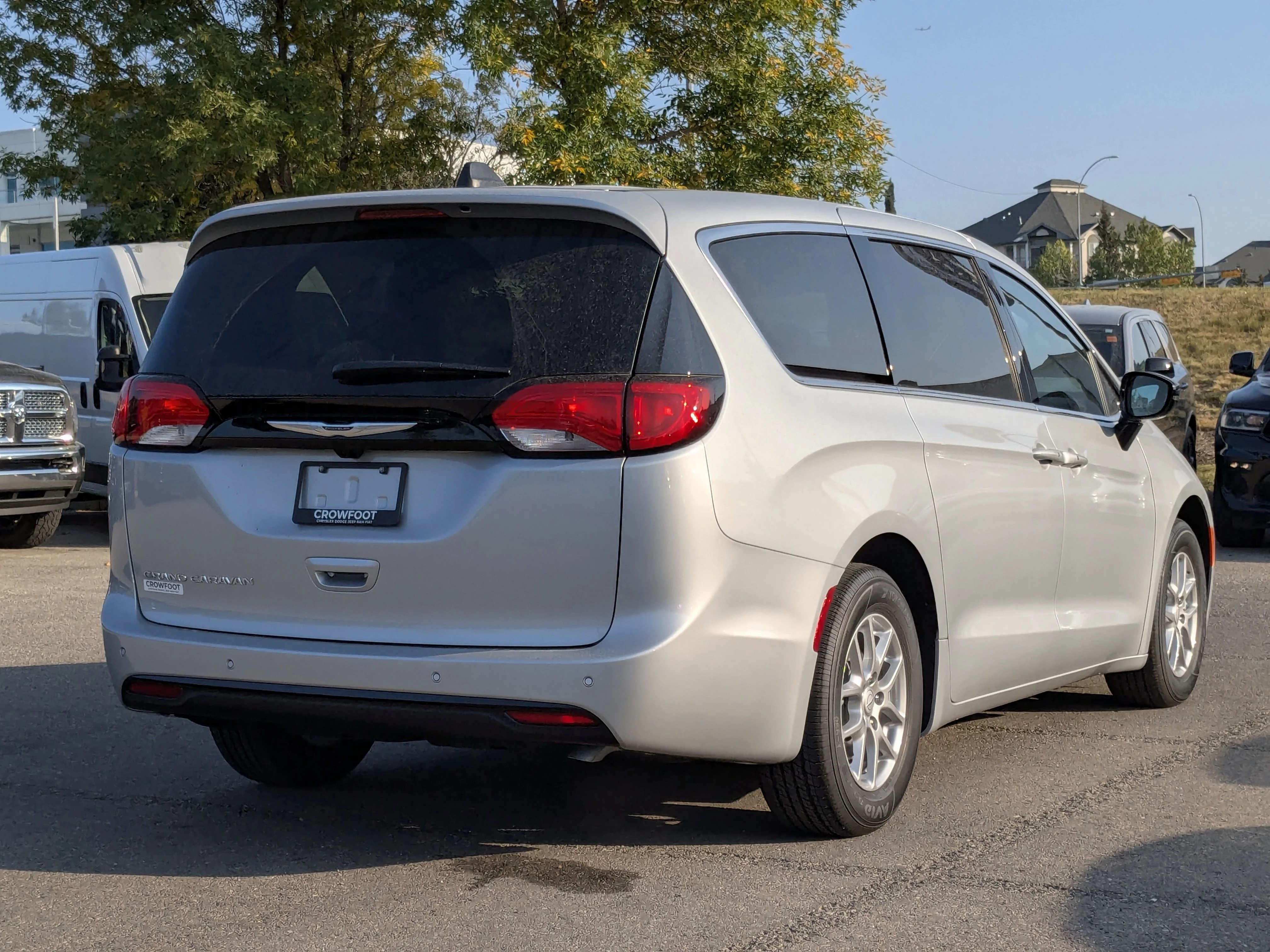 New 2026 Silver Chrysler SXT - Power Liftgate - Power Sliding Doors - Leather - Remote Starter & Tons More! image 8
