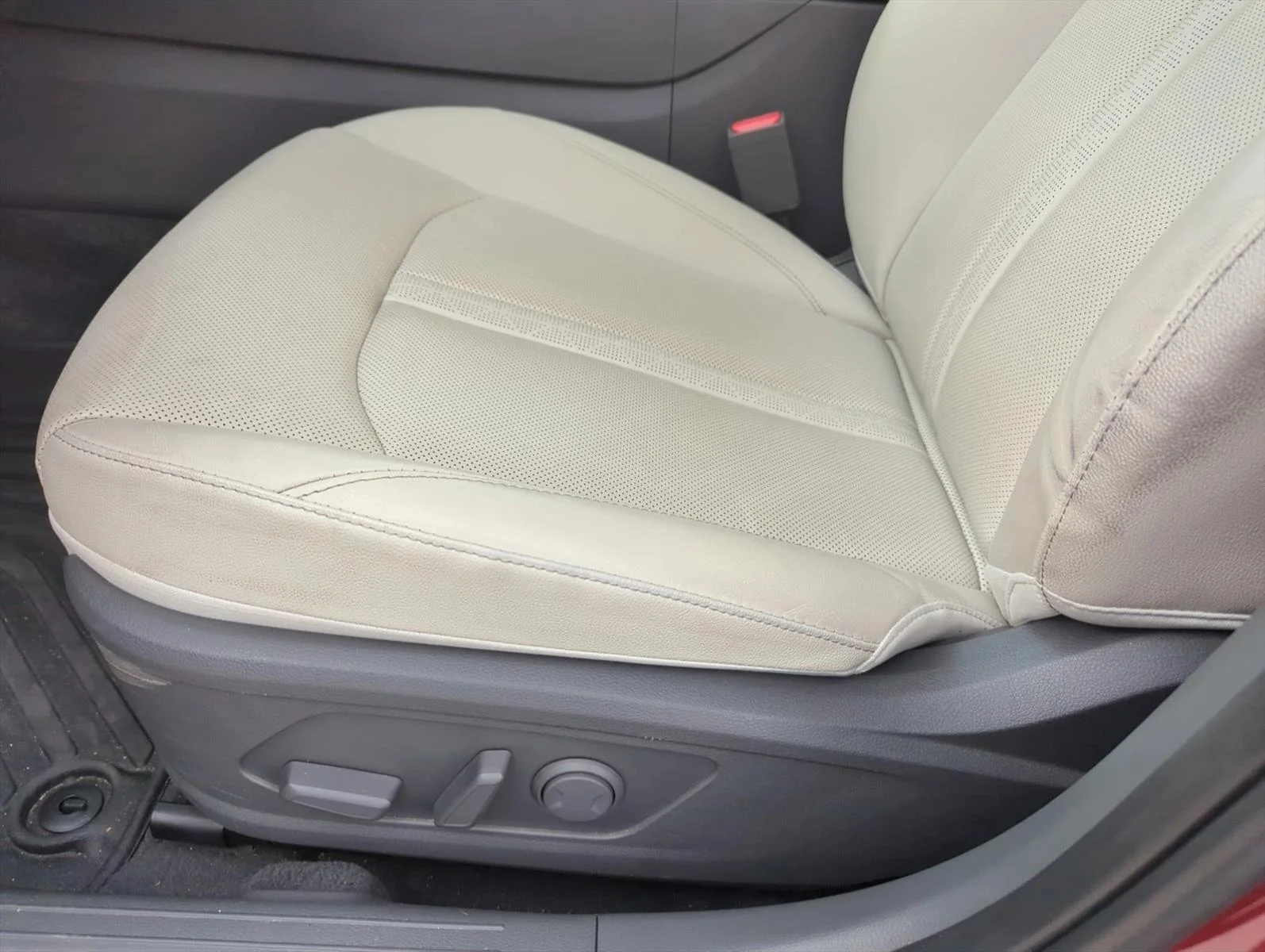 Used 2024 Ultimate Red Hyundai Limited image 12