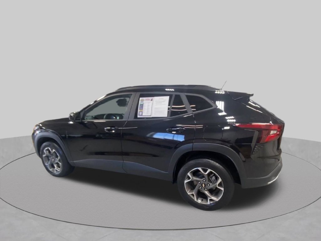 2024 Chevrolet Trax LT - Photo 7