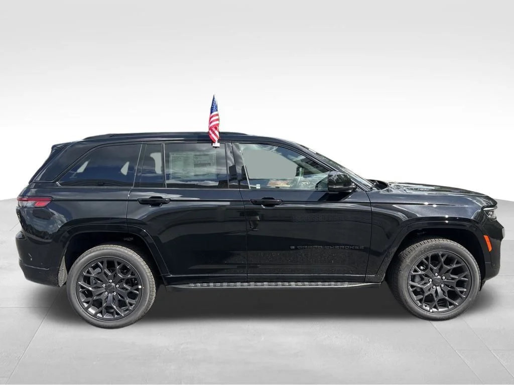 Used 2025 Black Jeep Summit Reserve image 9