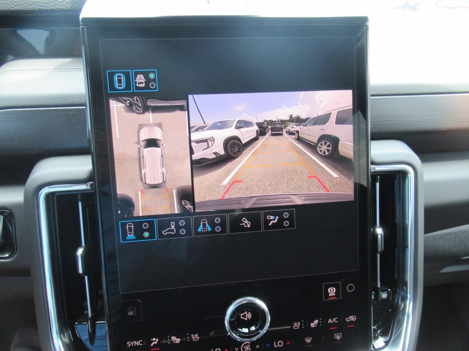 2026 GMC Yukon Denali - Photo 33
