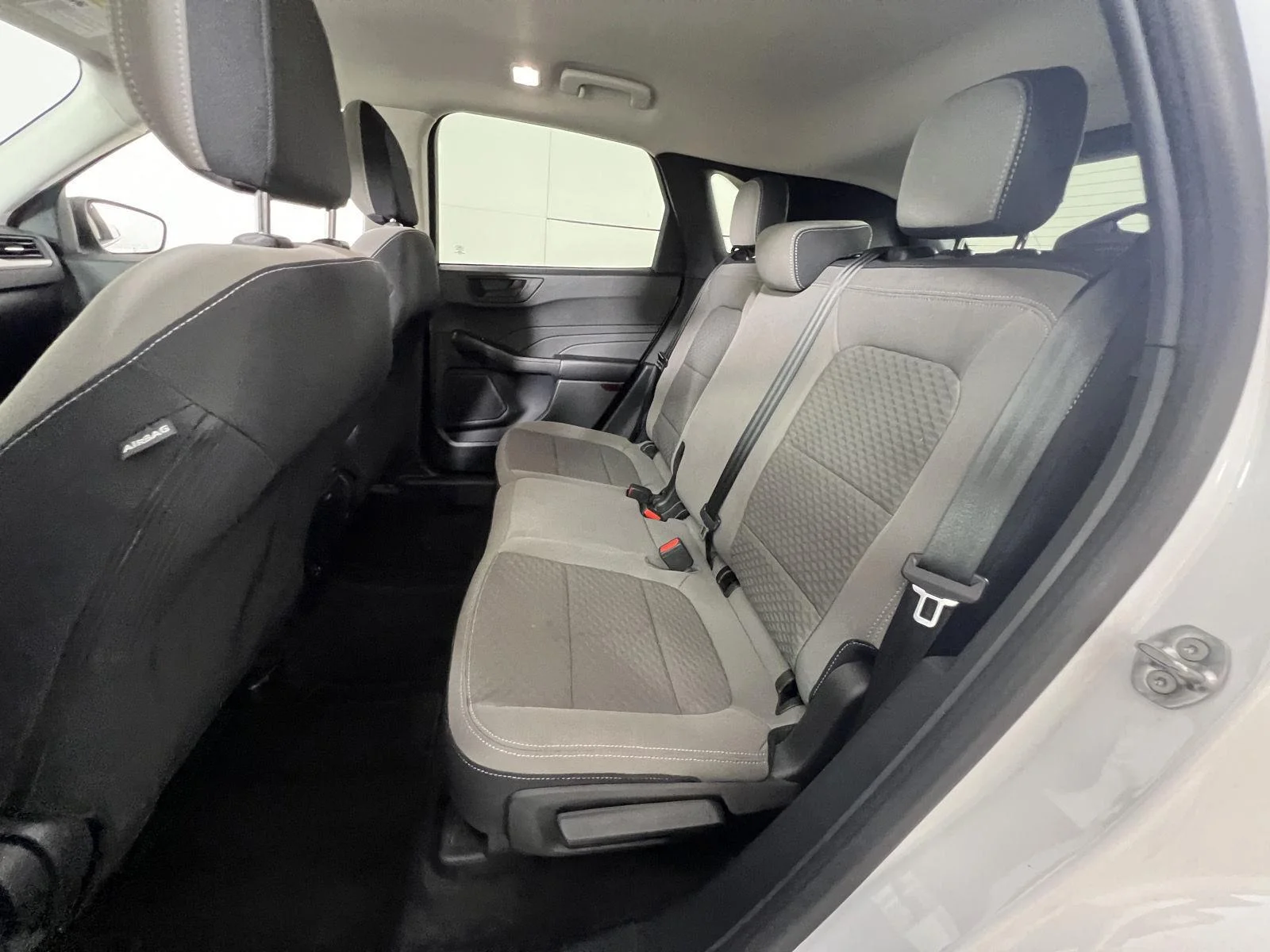 Used 2022 Oxford White Ford SE image 19