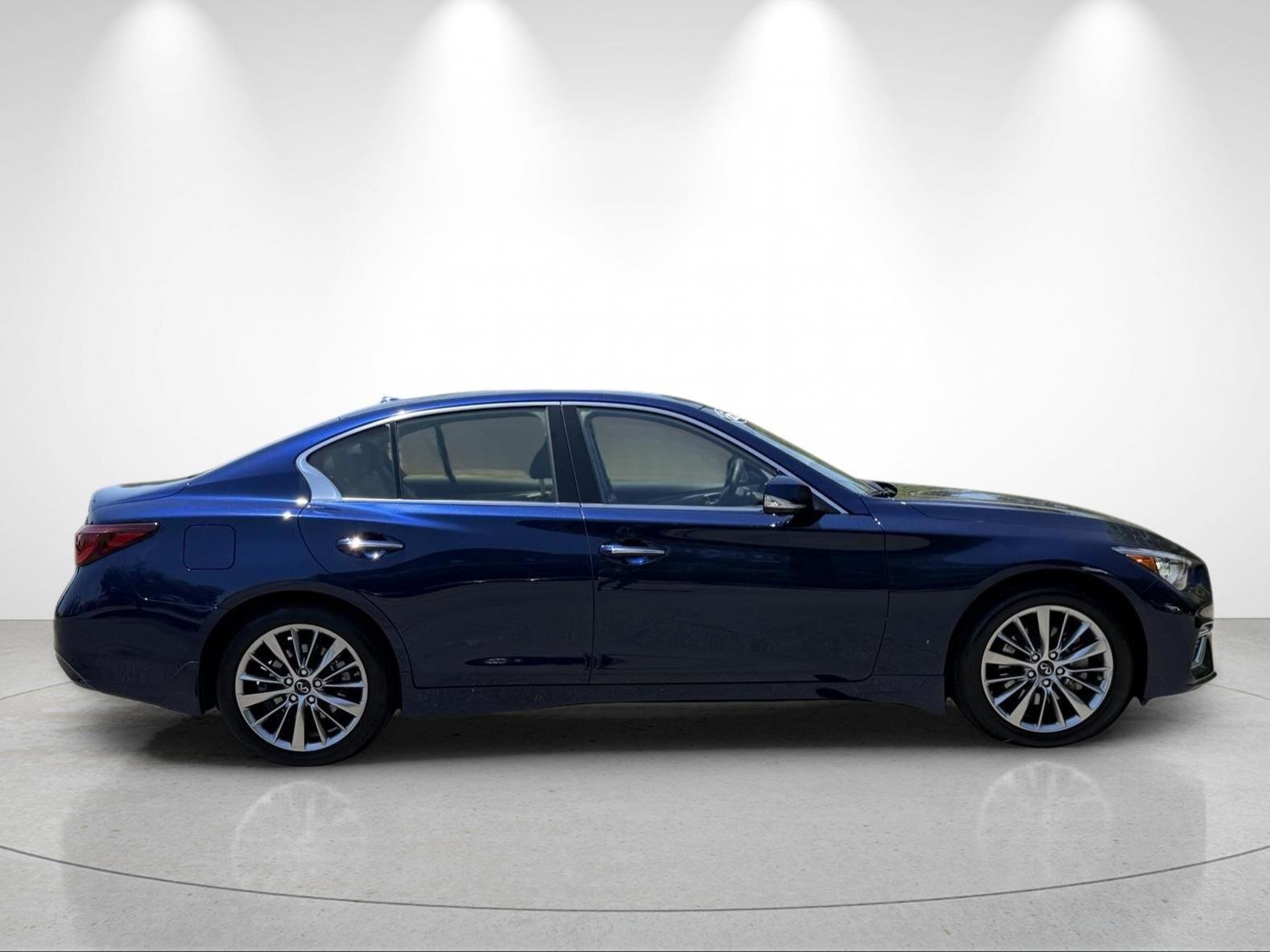 Used 2023 Grand Blue INFINITI LUXE image 6